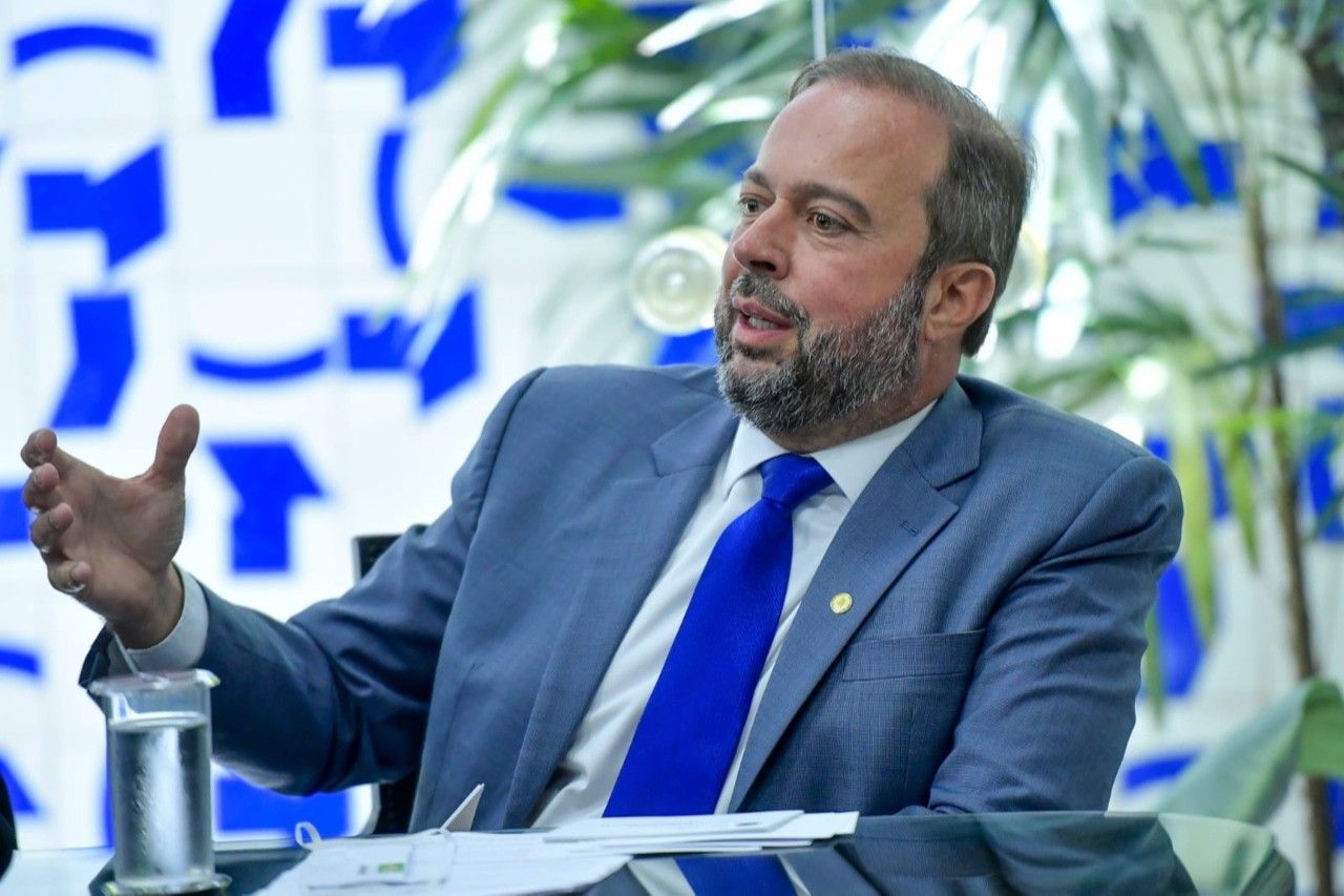 Ministro de Minas e Energia debate na CI tarifa e potencial de Itaipu