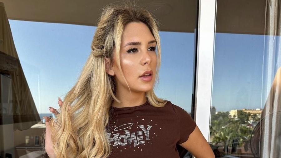 Modelo do OnlyFans diz ter filmado conteúdo com ex-padre: 'Largou tudo'