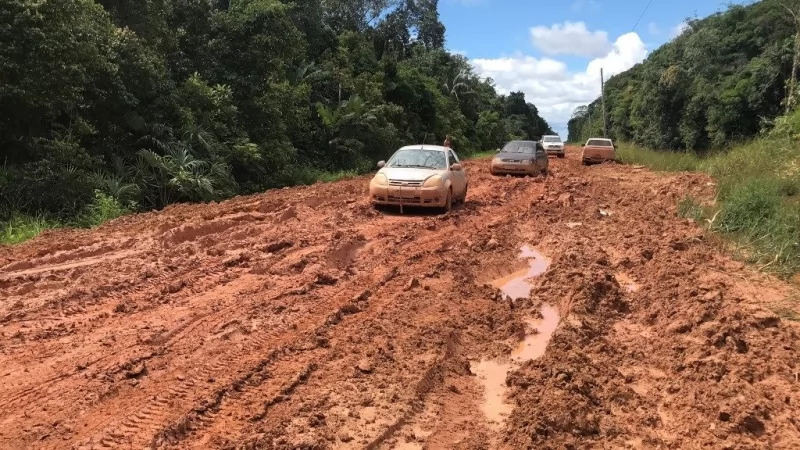 Trecho da rodovia federal BR-319 que passa pelo município de Manicoré (Foto: Lucas Luckezie/FolhaBV)
BR 319: Obras dependem do controle do desmatamento, afirma presidente do Ibama