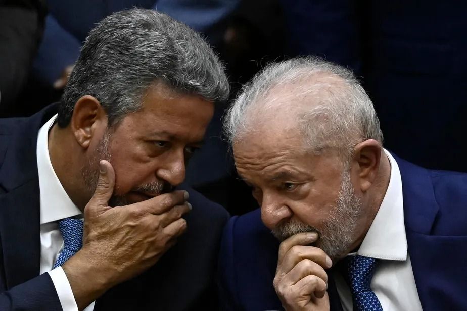 Com MP dos ministérios ameaçada, Lula liga para Lira