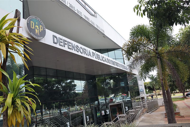 Mais da metade das defensorias públicas do país não divulga critérios para atendimento