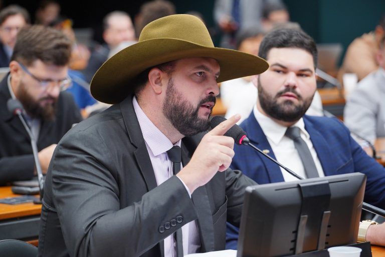 Comissão debate autonomia indígena para produzir na própria terra