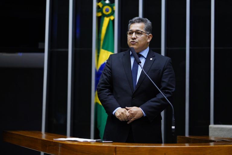 O deputado afirma que a estrutura atual da agência não é adequada para suportar satisfatoriamente o volume de atribuições. Comissão debaterá situação da Agência Nacional de Mineração e garimpo ilegal em terras indígenas