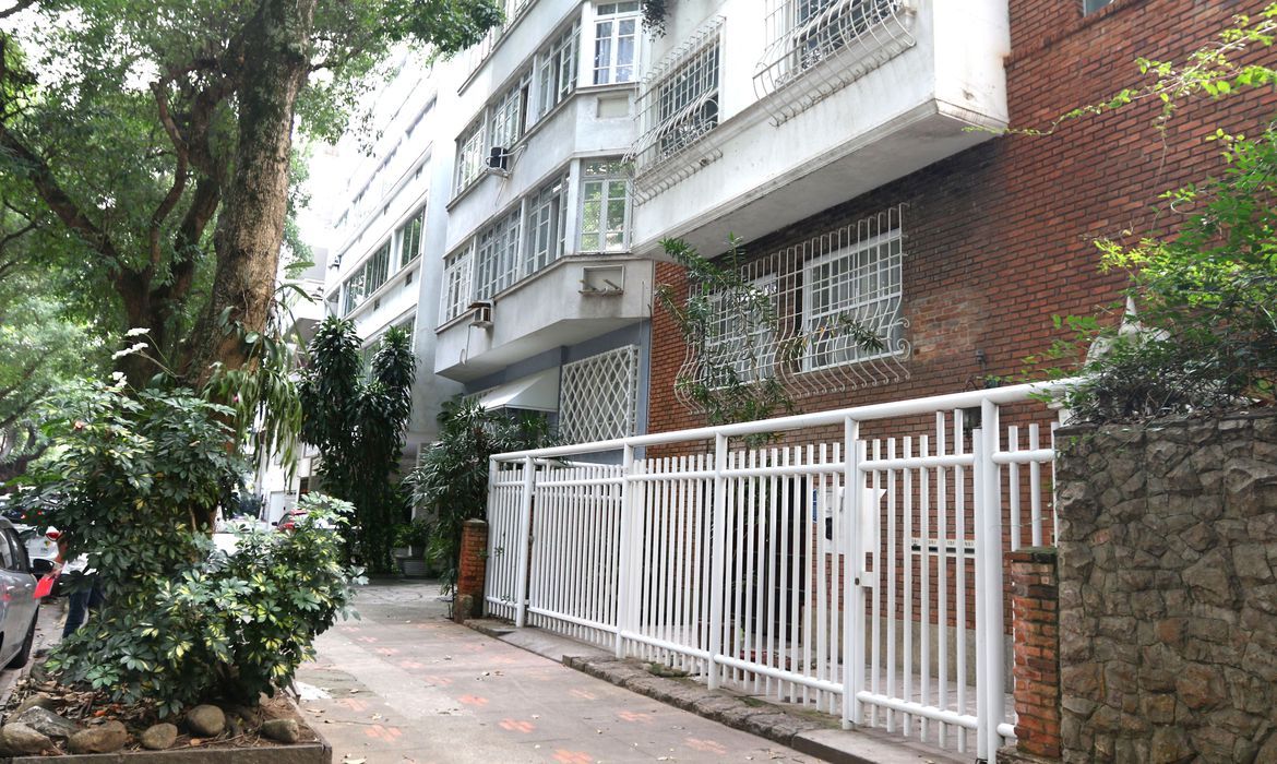 Renato Russo ganha homenagem em rua eternizada pela bossa-nova