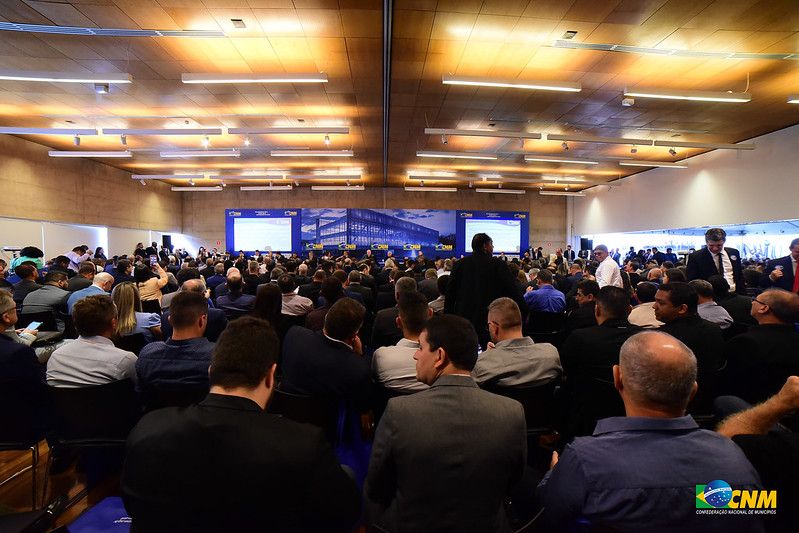 Crise: mais de 51% dos Municípios estão no vermelho; cenário traz cerca de 2 mil gestores a Brasília