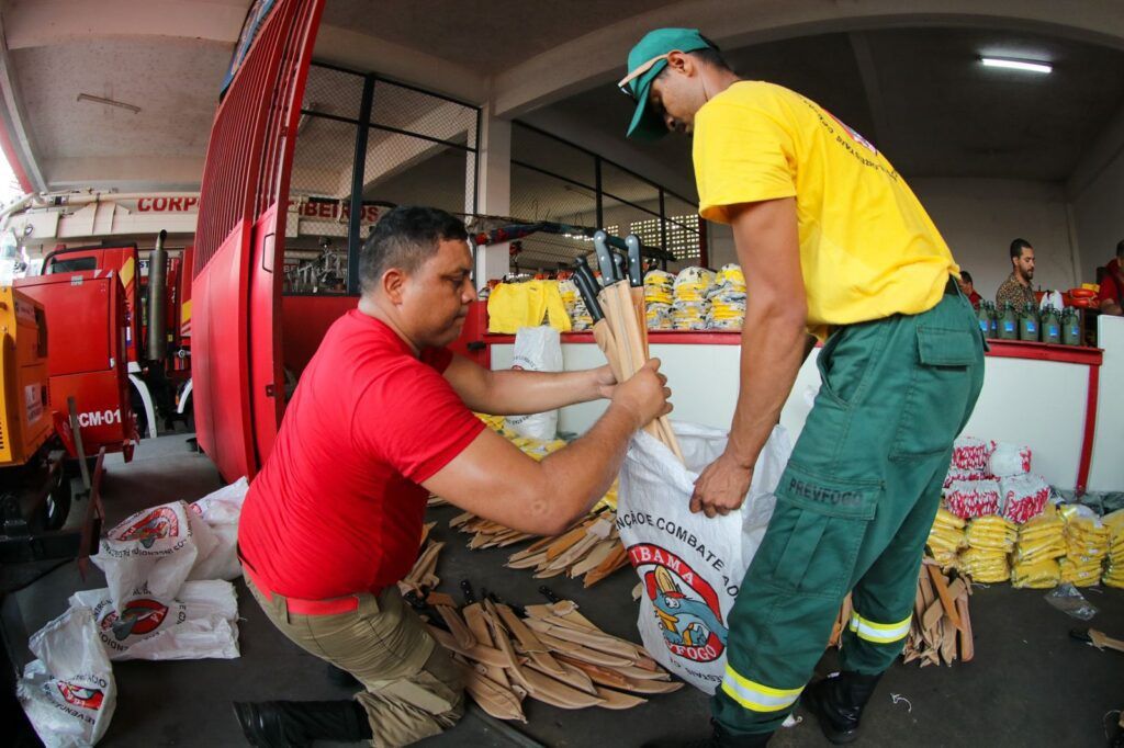 Governo do Amazonas recebe kits do Prevfogo/Ibama para apoiar no combate às queimadas Governo do Amazonas recebe kits do Prevfogo/Ibama para apoiar no combate às queimadas