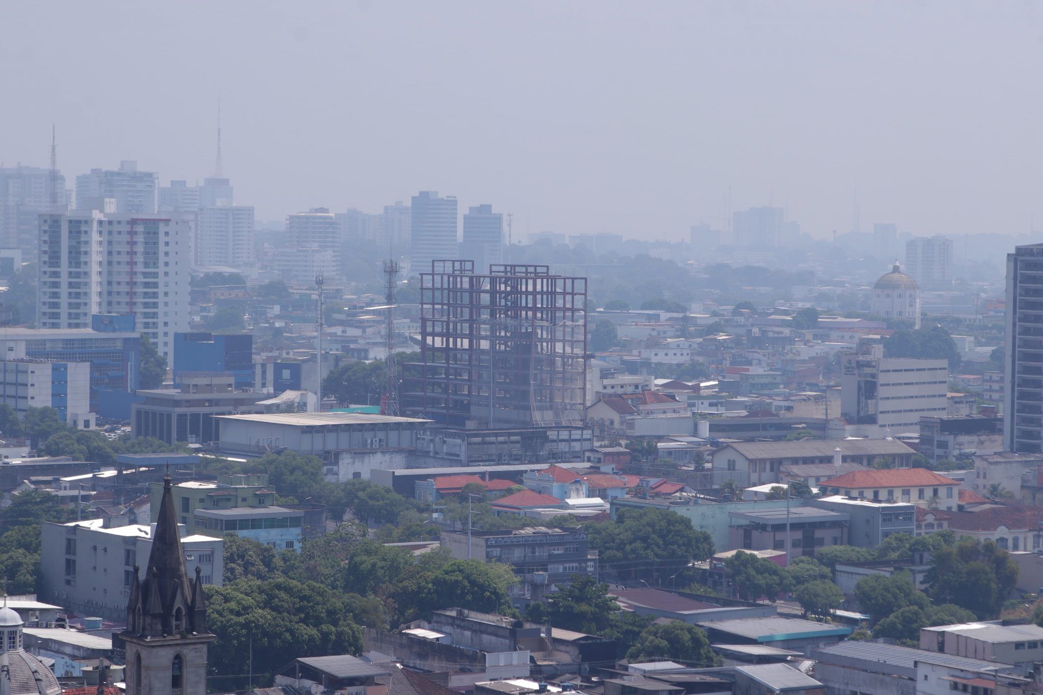 Manaus entra em estágio de ‘Mobilização’ devido à fumaça que encobre a cidade