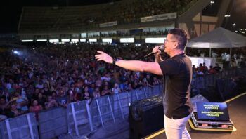 Prefeitura de Manaus homenageia servidores públicos com grande festa no sambódromo