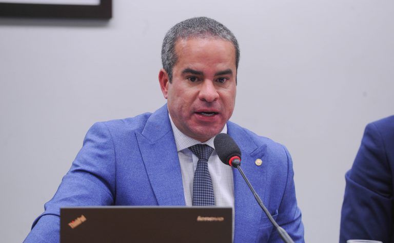 Fred Linhares quer reduzir chance de assédio contra adolescentes. (Foto: Renato Araujo/Câmara dos Deputados)
Comissão aprova projeto que proíbe menores de 12 anos de trocar mensagens em jogos eletrônicos