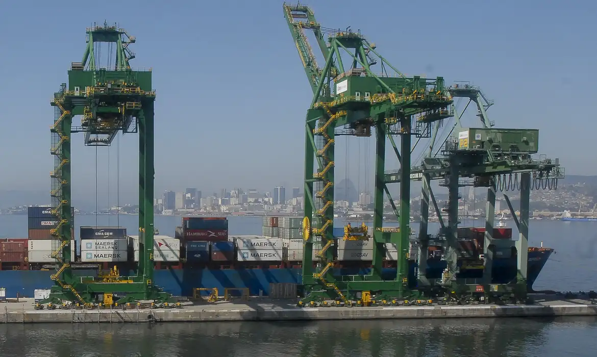 Mercado eleva para 1,89% projeção de expansão da economia em 2024 Mercado eleva para 1,89% projeção de expansão da economia em 2024