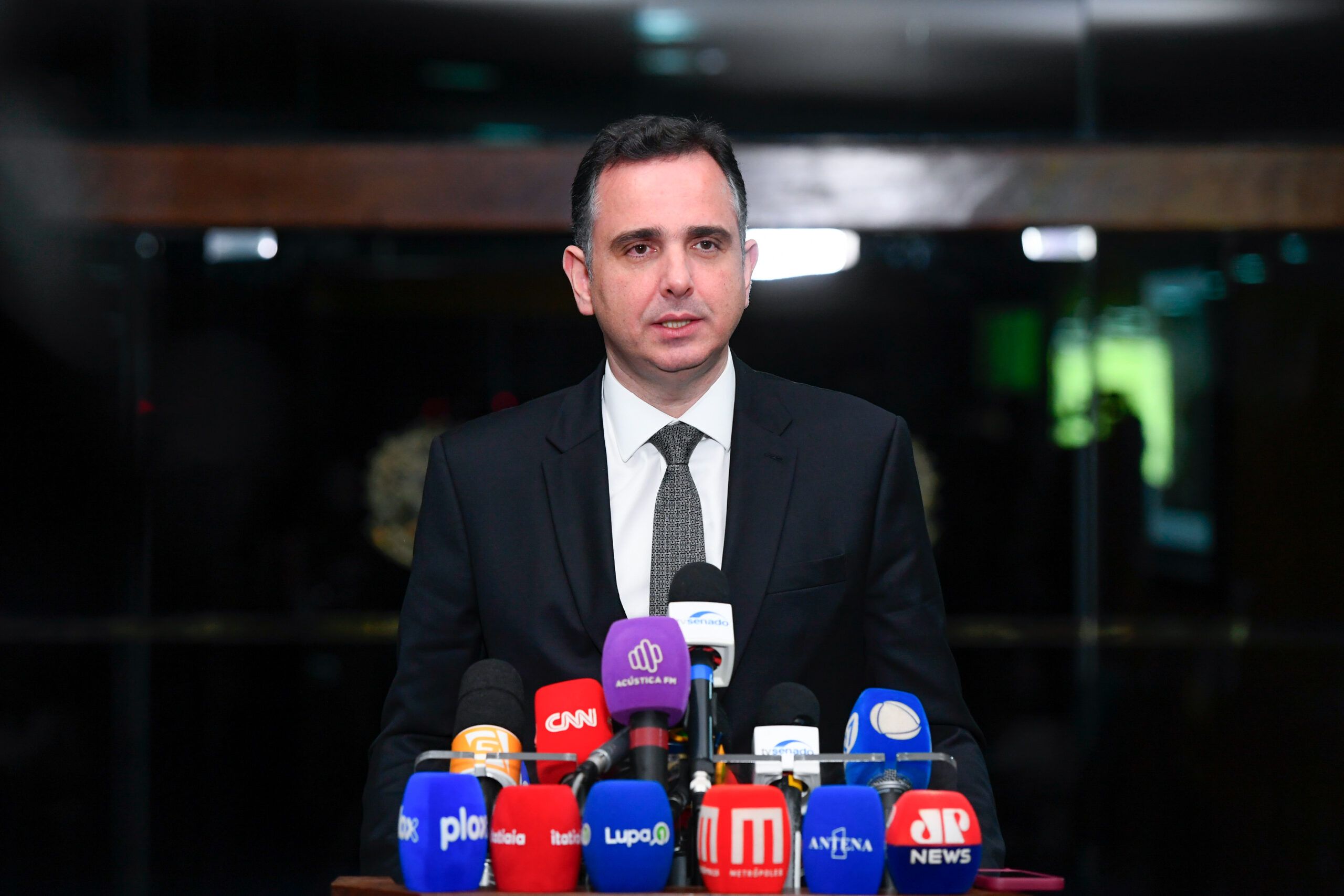 Pacheco voltou a defender a continuidade do diálogo e da civilidade entre os Poderes, ainda que existam divergências
Fonte: Agência Senado Foto: (Marcos Oliveira/Agência Senado) Pacheco diz que ação do governo federal sobre desoneração foi um erro