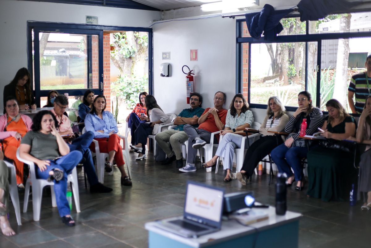 Adolescentro promove palestras contra abuso e exploração sexual de jovens