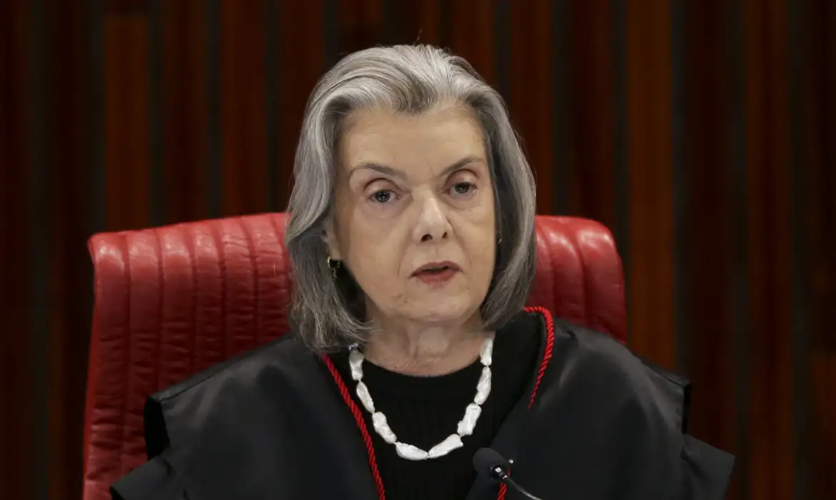 A ministra também disse que espera que os eleitores não "depositem seus dissabores na vida" na hora de votar Foto: Marcelo Camargo/Agência Brasil Presidente do TSE conclama eleitores a comparecerem às urnas