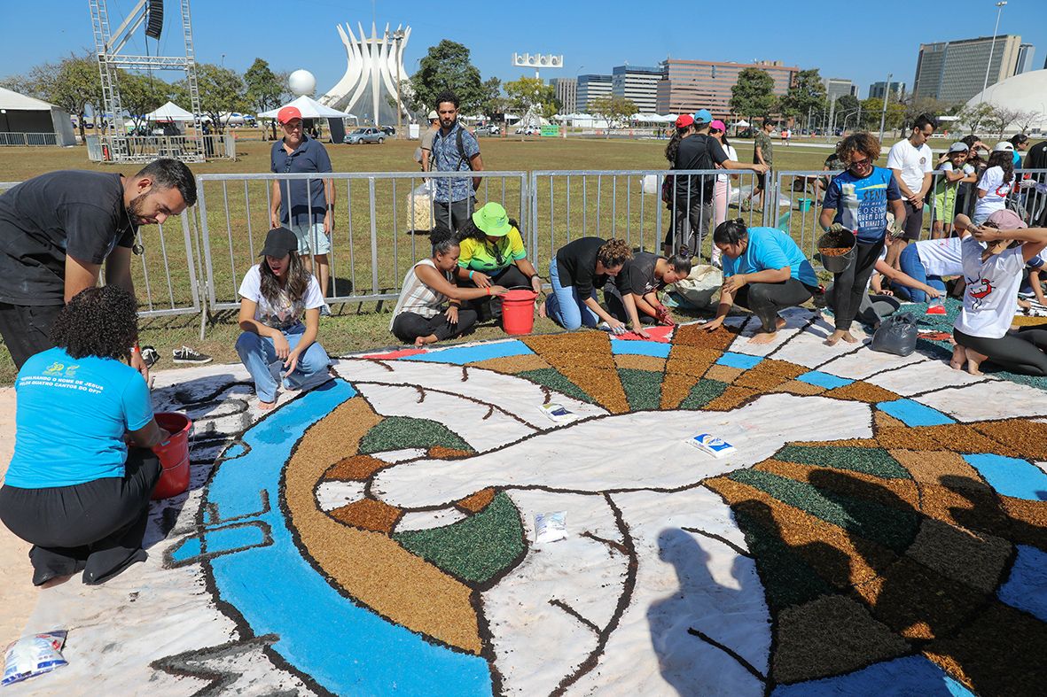 Católicos celebram Corpus Christi na Esplanada dos Ministérios