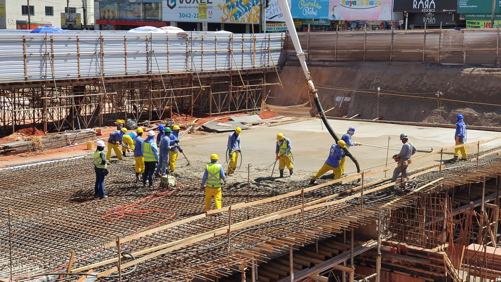 Duas mil obras públicas geraram 60 mil empregos no DF desde 2019