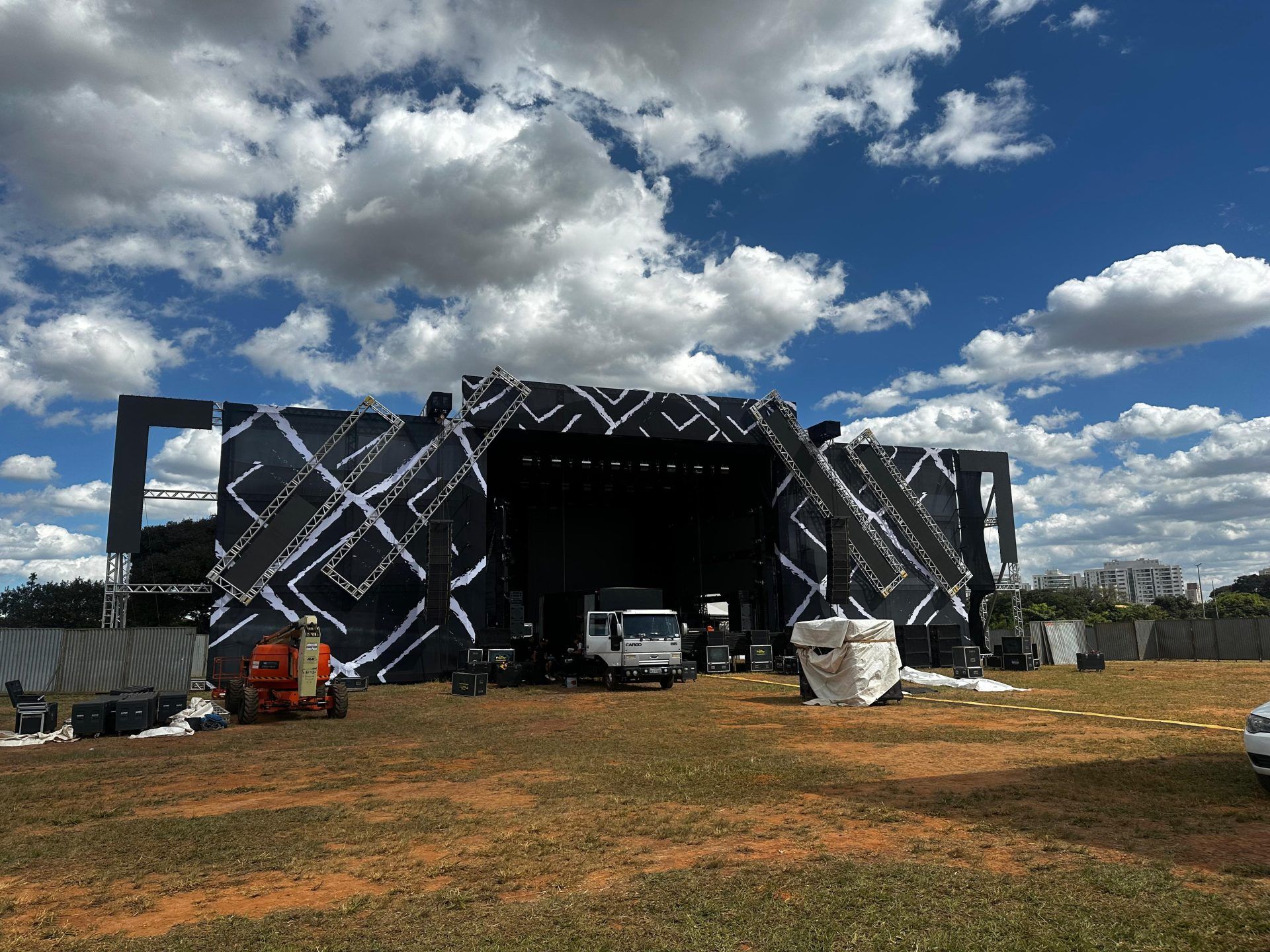 Festival sertanejo comemora os 55 anos do Guará