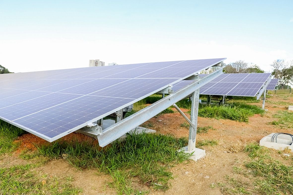 O projeto inovador, que reflete o compromisso do GDF com a sustentabilidade, foi construído no Parque Ecológico de Águas Claras | Foto: Paulo H. Carvalho/Agência Brasília
GDF inaugura primeira usina fotovoltaica pública no Dia Mundial do Meio Ambiente