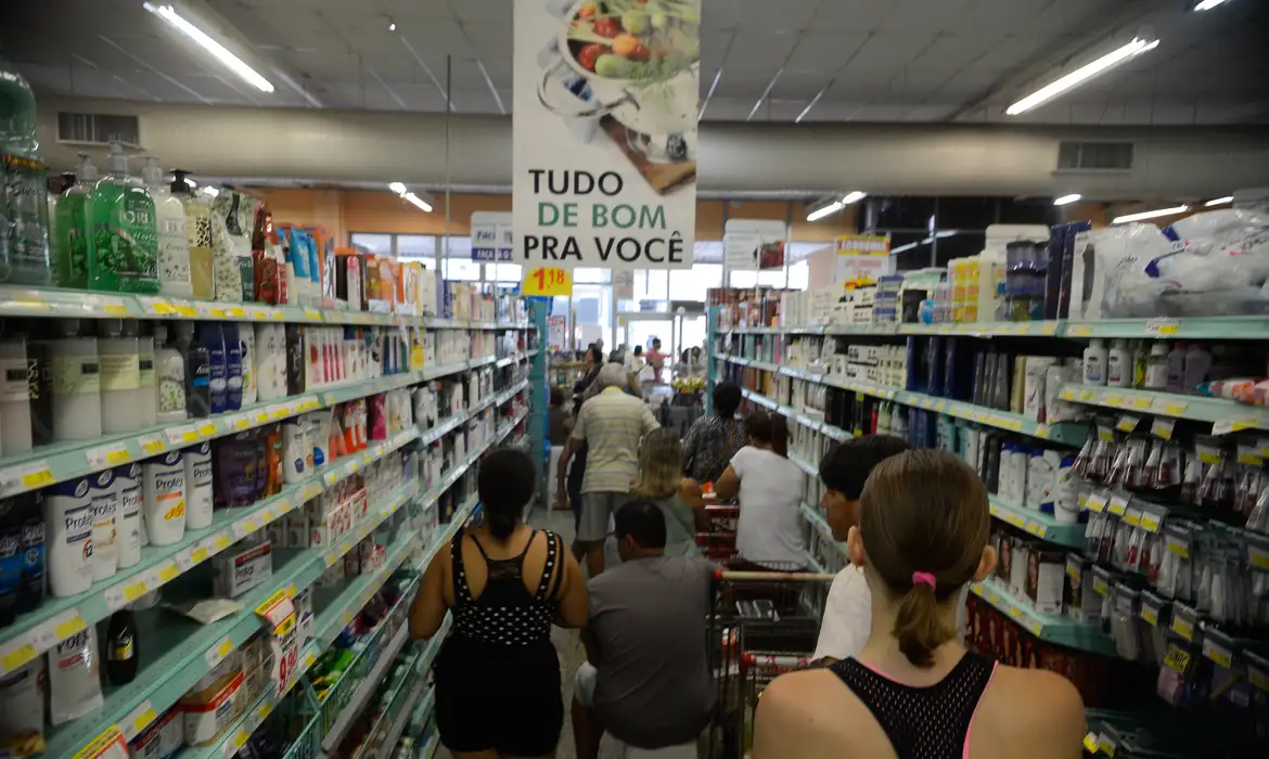 Foto: Tânia Rêgo/Agência Brasil Intenção de Consumo das Famílias avança 1,3% em maio