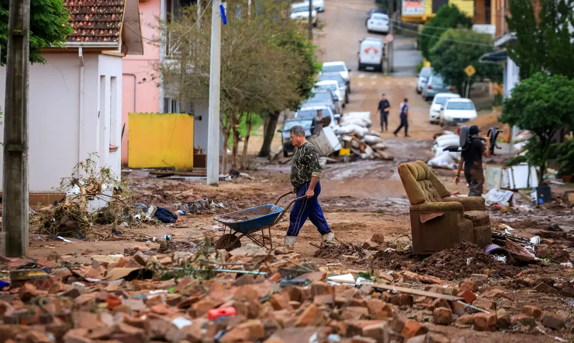 Foto: Gustavo Mansur/Palácio Piratini Porto Alegre envia, com atraso, dados para famílias receberem auxílio