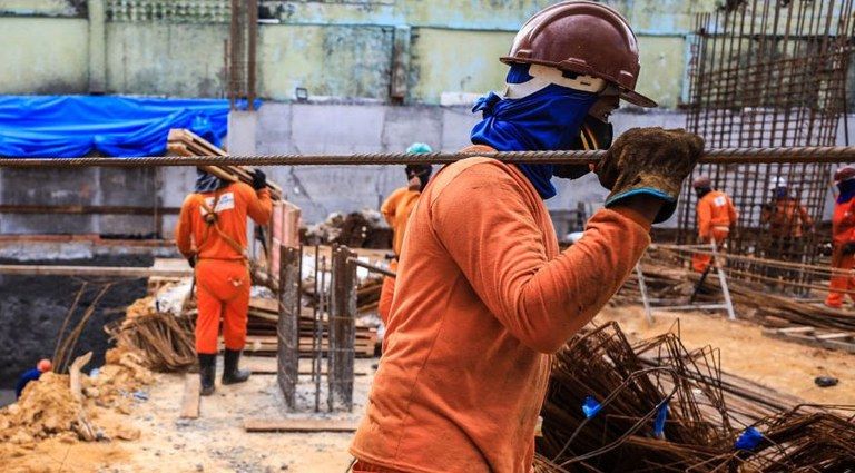Participação da parcela da mão de obra registra taxa de 0,83% em abril - Foto: Bruno Cecim/Agência Pará Preços da construção variam 0,41% em abril e registram maior taxa desde setembro de 2022