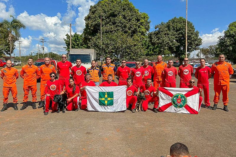 Segunda equipe do CBMDF que auxiliou vítimas de enchentes no RS retorna a Brasília