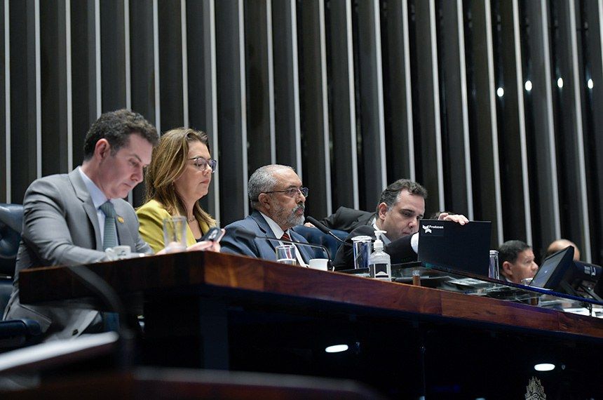 É preciso pensar no bem-viver e no desenvolvimento de forma sustentável
Foto: Saulo Cruz/Agência Senado
Senadores cobram análise das causas e consequêcias da tragédia no RS