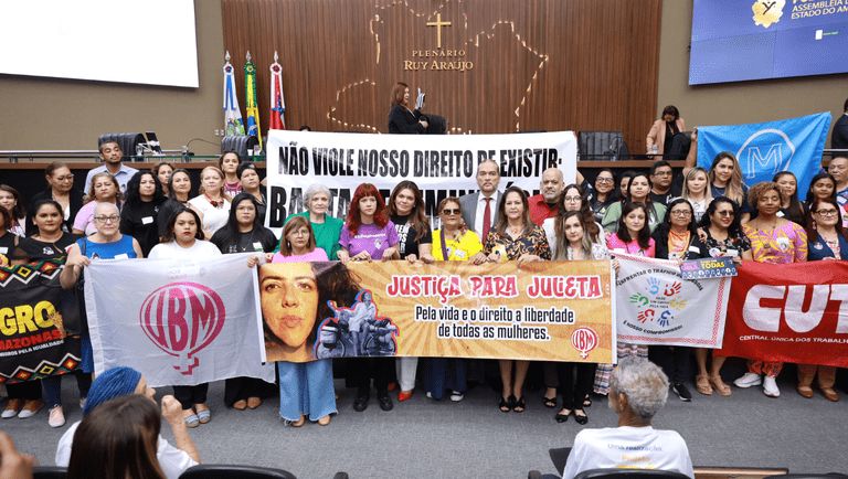 Denise Motta Dau e Graziela Dias, em missão no Amazonas, juntas com movimentos sociais
/ Foto: Miguel Almeida
Em Manaus, Ministério das Mulheres articula ações para fazer justiça à Julieta