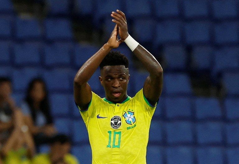 O crime de racismo foi cometido durante partida entre o Valencia e o Real Madrid, time em que Vini Jr atua/Foto: Albert Gea/Reuters
Espanha condena três à prisão por insultos racistas contra Vini Jr.