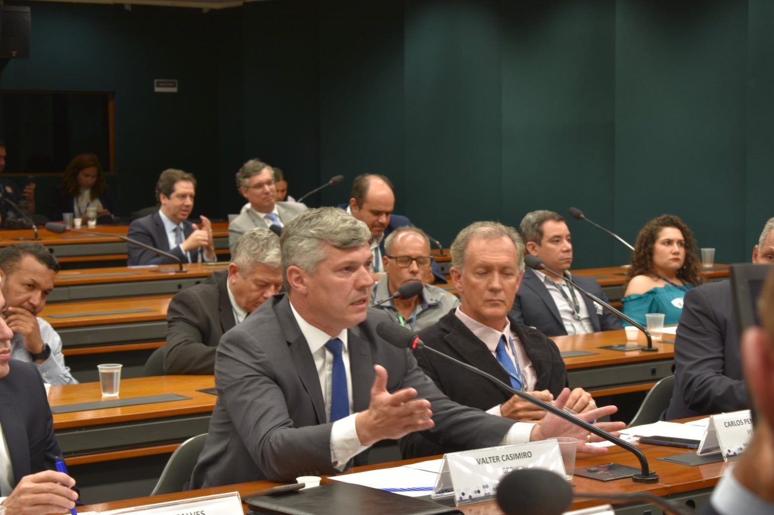 O secretário de Obras e Infraestrutura, Valter Casimiro, reforçou a importância da integração entre os diferentes níveis de governo, além de parlamentares, para garantir mais uma opção de transporte para a população | Foto: Divulgação/SODF GDF defende integração de poderes para implementação do VLT