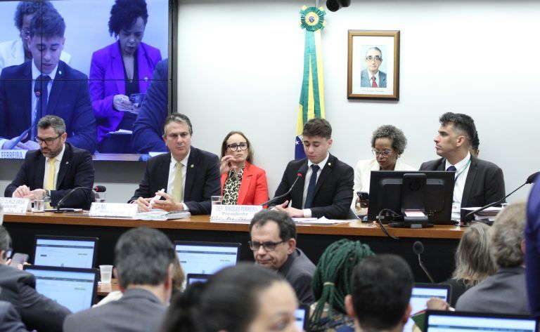 Camilo Santana: "Reabrimos todas as mesas de negociação para ouvir as categorias"/Foto:Vinicius Loures/Câmara dos Deputados
Ministro da Educação pede fim da greve nas universidades em audiência na Câmara