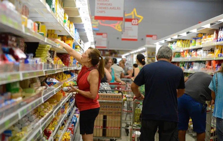 Foto: (Tânia Rêgo/Agência Brasil)
Preços de alimentos caem e prévia da inflação de junho fica em 0,26%