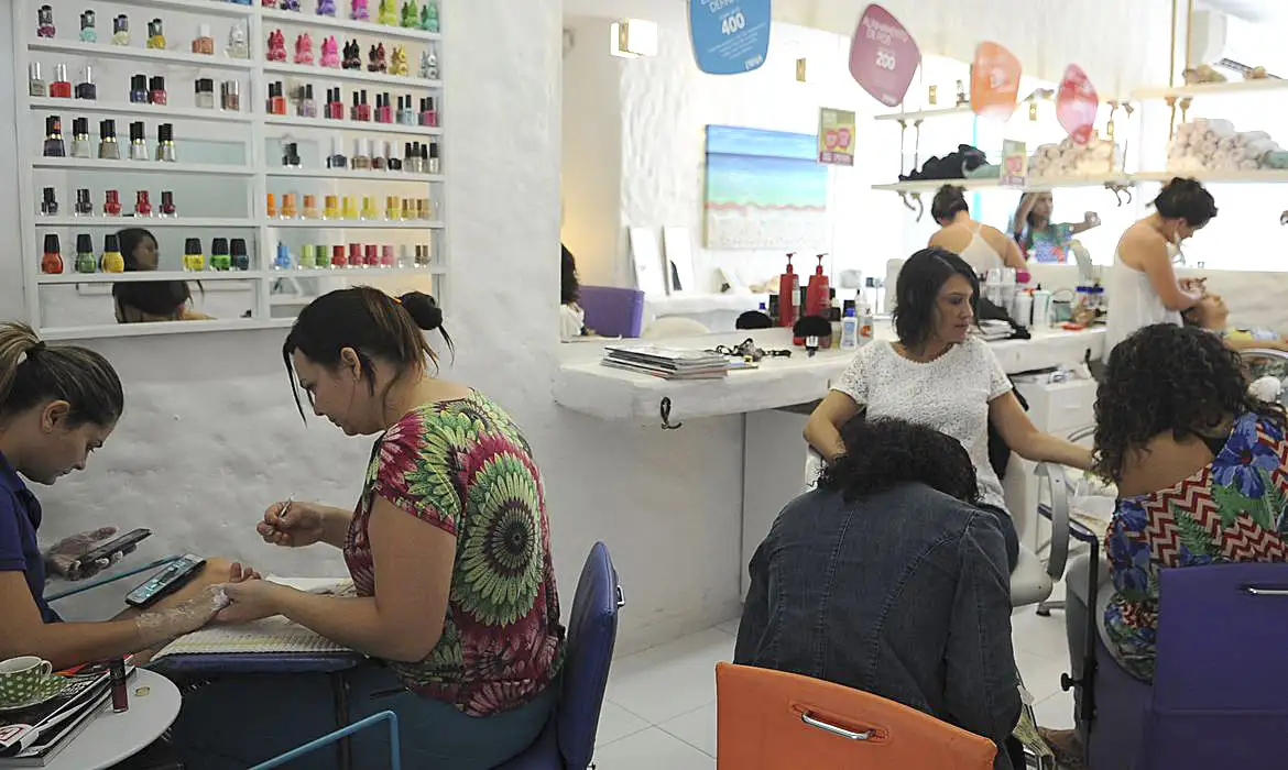 Foto: (Elza Fiuza/Agência Brasil) Setor de Serviços impulsiona economia do DF e alcança 95,6% de participação em 2022