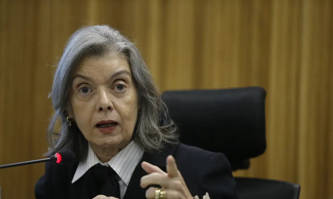 Foto: (Fernando Frazão/Agência Brasil) Cármen Lúcia pede que eleitor regularize título até 19 de maio