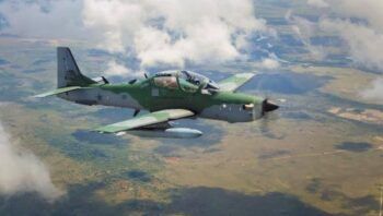 A interceptação faz parte da Operação Ostium, que integra o Programa de Proteção Integrada de Fronteiras (PPIF), focado em combater atividades ilícitas no espaço aéreo brasileiro por meio de ações coordenadas entre a FAB e os órgãos de segurança pública Foto: (Divulgação/FAB)