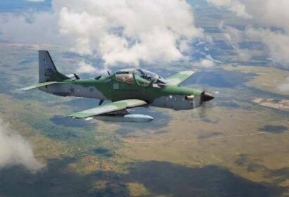A interceptação faz parte da Operação Ostium, que integra o Programa de Proteção Integrada de Fronteiras (PPIF), focado em combater atividades ilícitas no espaço aéreo brasileiro por meio de ações coordenadas entre a FAB e os órgãos de segurança pública Foto: (Divulgação/FAB)