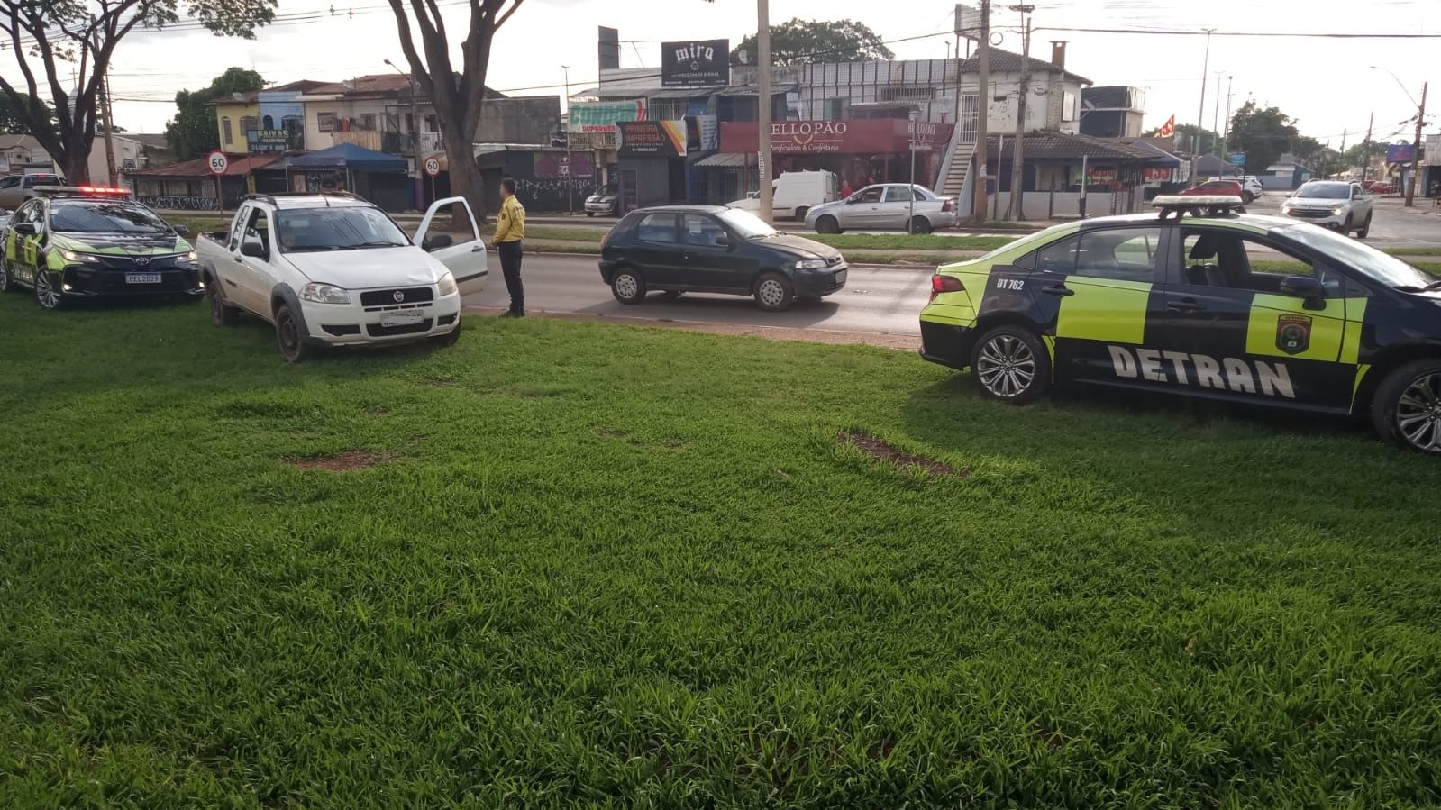 Abordagens resultaram na remoção de 30 veículos ao depósito do Detran-DF, além de penalidades aplicadas em consequência de infrações diversas Foto:
(Divulgação/Detran-DF)
Fiscalização autua 49 condutores alcoolizados no fim de semana