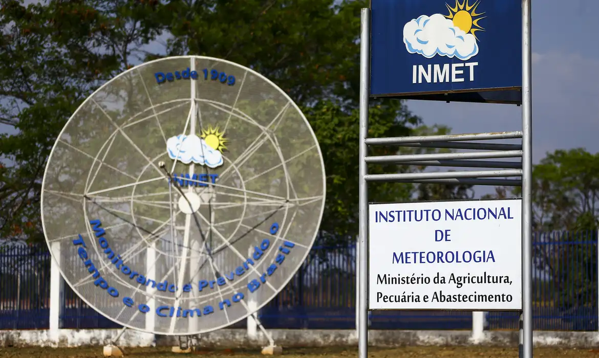 Mais informações podem ser obtidas na Defesa Civil (telefone 199) e no Corpo de Bombeiros (telefone 193) Foto: (Marcelo Camargo/Agência Brasil)
Inmet prevê tempestade em áreas do Sudeste e Centro-Oeste
