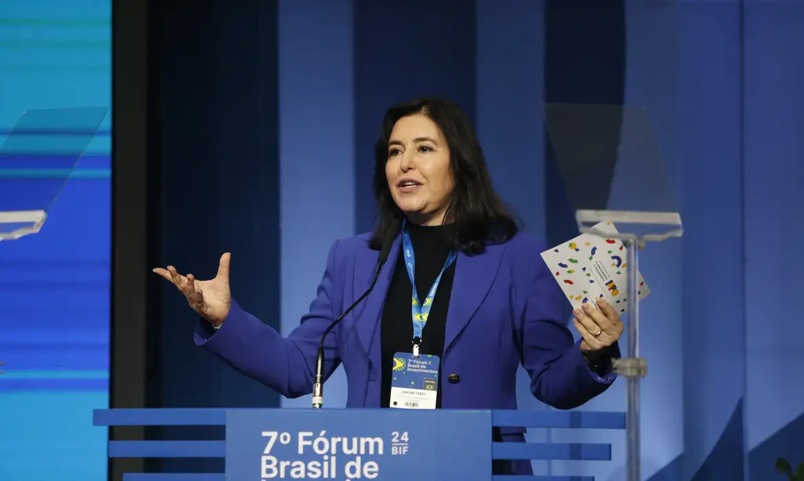 Tebet disse que é preciso equilibrar as contas públicas para viabilizar programas que possam melhorar a vida dos brasileiros Foto: (Paulo Pinto/Agência Brasil)
Momento é de cortar gastos em políticas públicas ineficientes, Diz Tebet