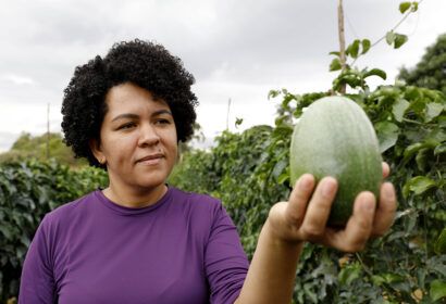 A produtora rural Ana Paula Santos Cruz: “Trabalho com isso desde pequena” Foto: (Lúcio Bernardo Jr./Agência Brasília)