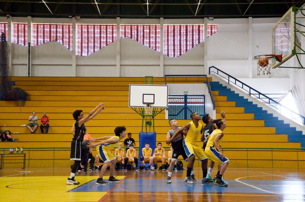 O projeto Circuito de Iniciação ao Basquete 3×3 atenderá jovens de 12 a 14 anos, dando prioridade àqueles em situação de vulnerabilidade social Foto: (Divulgação/SEEDF)
Parceria levará aulas de basquete a estudantes da rede pública