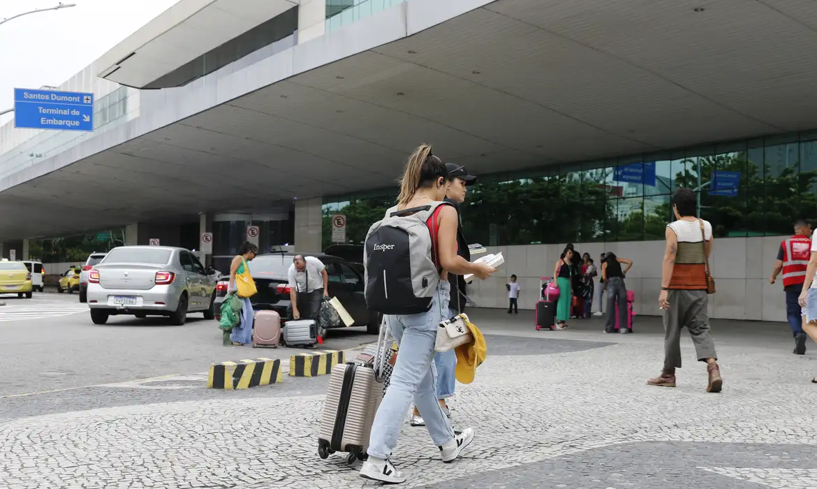 Foto: (Fernando Frazão/Agência Brasil)
Aeroporto Santos Dumont será fechado nos dias 18 e 19
