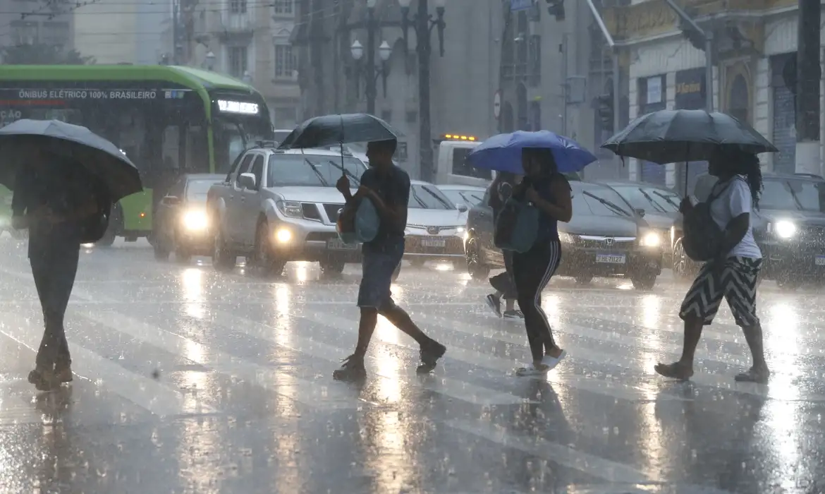 Foto: (Paulo Pinto/Agência Brasil)
Inmet alerta para chuvas intensas no fim de semana