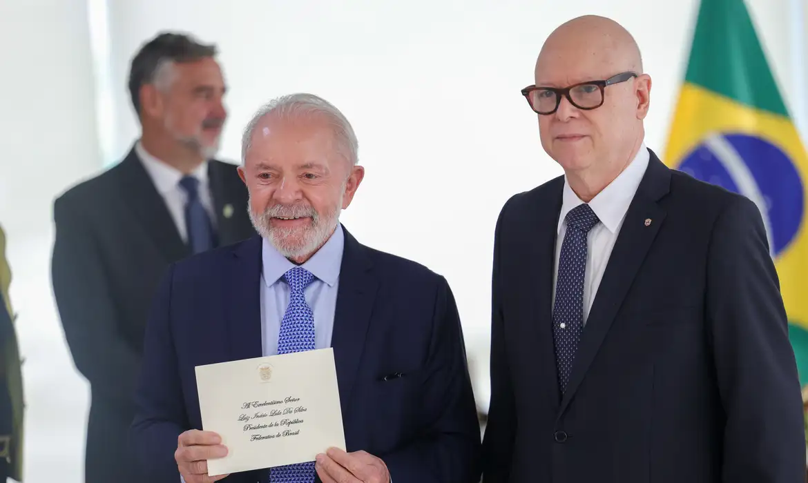 Foto: (Fabio Rodrigues-Pozzebom/ Agência Brasil)
Lula recebe credenciais de oito novos embaixadores