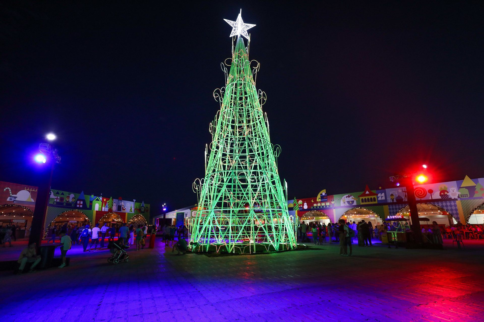 A Esplanada dos Ministérios vai receber uma grande estrutura e atrações gratuitas para todos os moradores e visitantes da capital federal Foto: (Paulo H. Carvalho/Agência Brasília)
Nosso Natal vai levar roda-gigante e patinação no gelo para a Esplanada a partir de 1º de dezembro