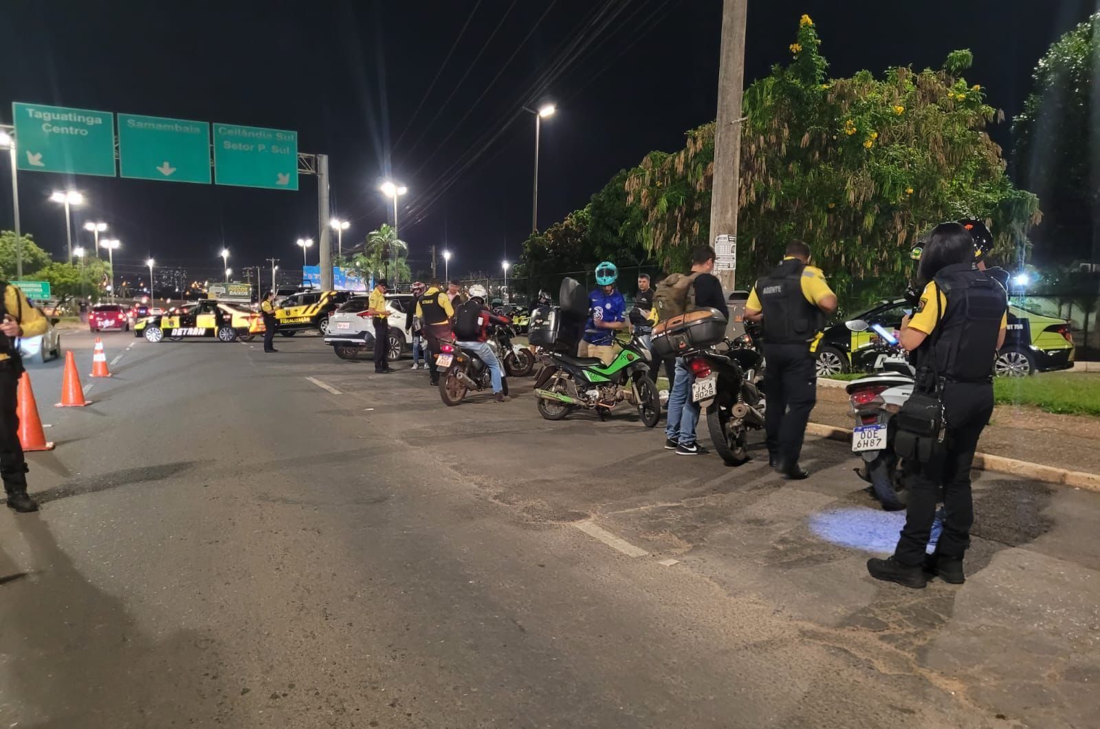 Dentre as autuações, 21 motocicletas foram removidas ao depósito do Detran-DF por apresentarem irregularidades Foto: (Divulgação/Detran-DF)
Operação Sossego flagra três motociclistas alcoolizados em Taguatinga