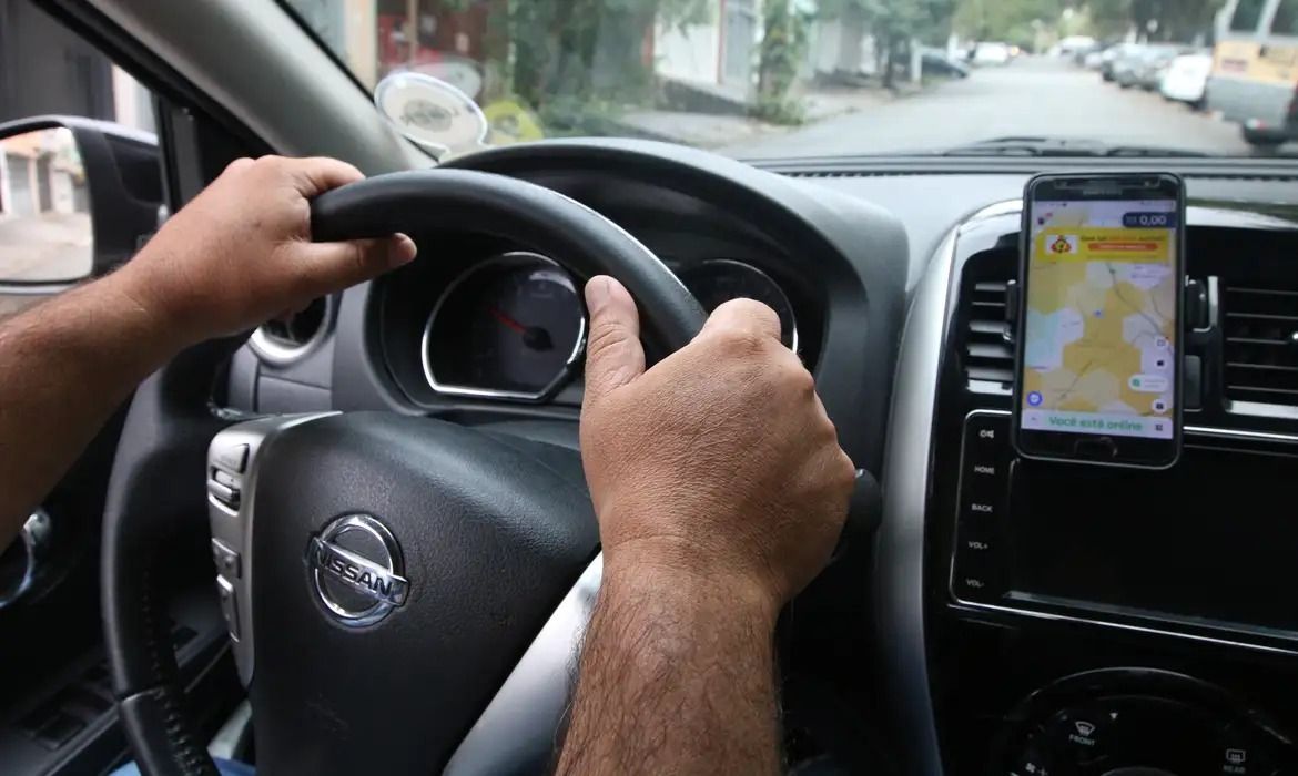 A parceria entre SSP-DF e Uber inclui adaptação tecnológica de sistemas, capacitação de agentes e total conformidade com a Lei Geral de Proteção de Dados Pessoais | Foto: Rovena Rosa/Agência Brasil
GDF e Uber vão assinar acordo de cooperação para alertas de emergência