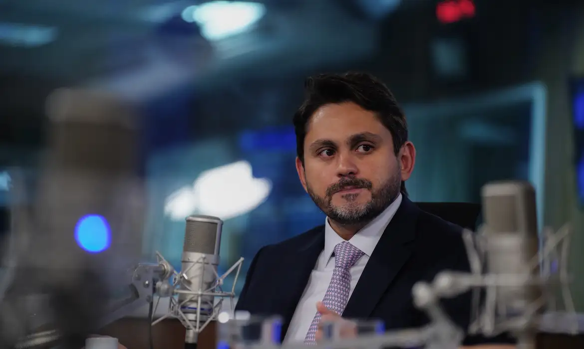 Juscelino Filho oficializa demissão do Ministério das Comunicações