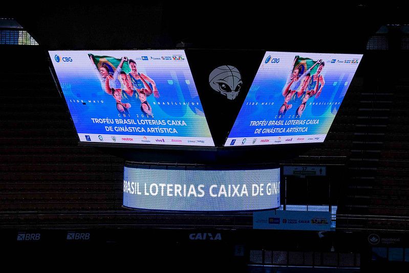 O Troféu Brasil de Ginástica Artística 2025 foi encerrado neste domingo (11), na Arena BRB Nilson Nelson, consagrando-se como um dos principais eventos esportivos do ano na capital federal. Com entrada gratuita e arquibancadas cheias, o evento reuniu a elite da ginástica nacional, incluindo nomes olímpicos e jovens promessas. Foto: MeloGym/CBG Atletas olímpicos e talentos do DF brilham no Troféu Brasil de Ginástica Artística 2025