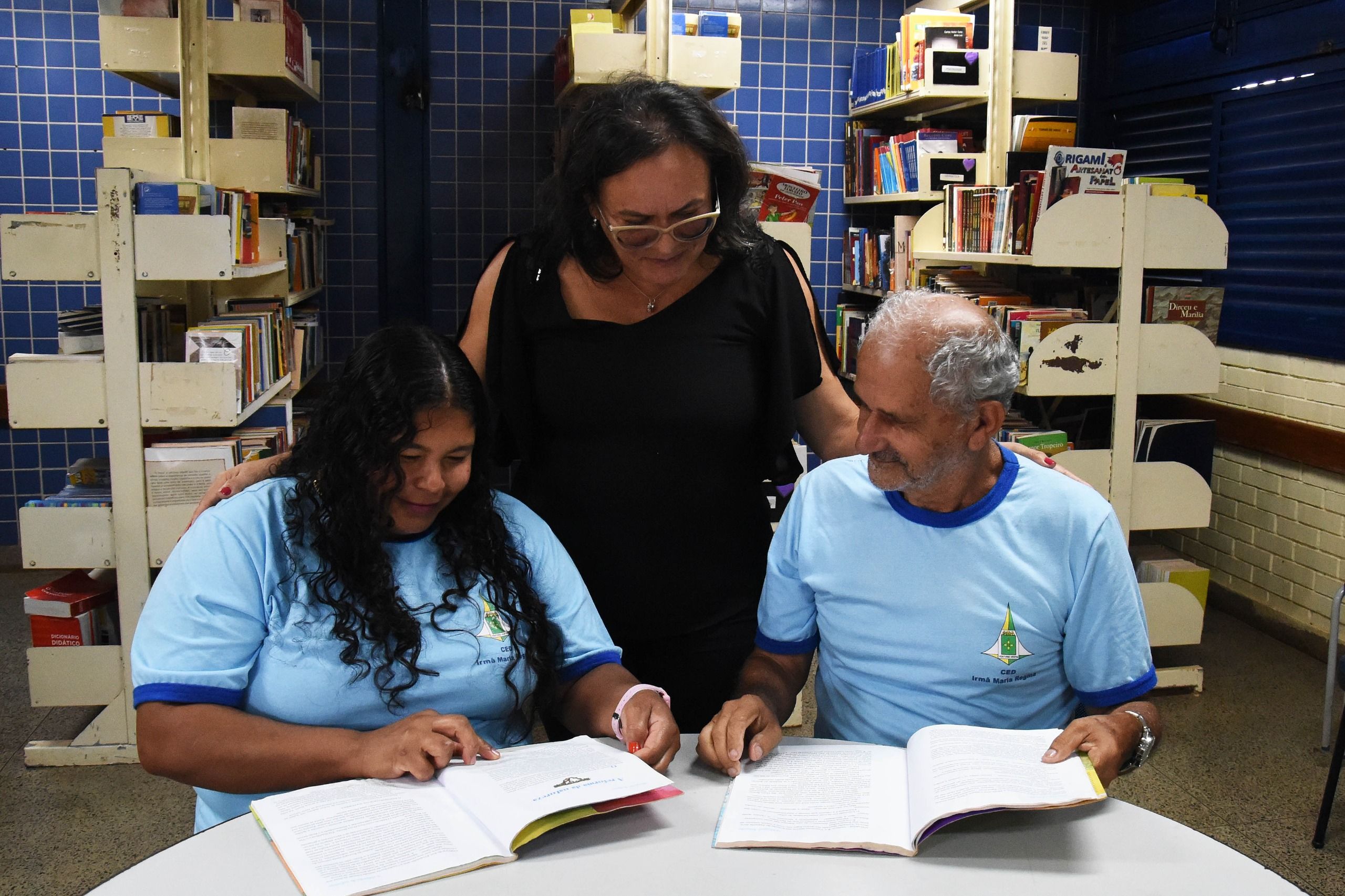 A escolha dos livros é feita de forma autônoma e democrática, com registro em sistema oficial do MEC, e os livros escolhidos são posteriormente enviados gratuitamente às escolas públicas | Foto: Mary Leal/SEEDF
Educação de Jovens e Adultos receberá livros didáticos por meio do PNLD