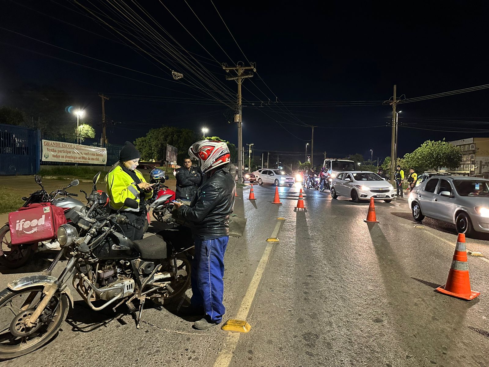 Ações de fiscalização no trânsito no fim de semana abordaram mais de 430 motoristas | Foto: Divulgação/Detran-DF
Fiscalização no trânsito autua 79 condutores alcoolizados no fim de semana